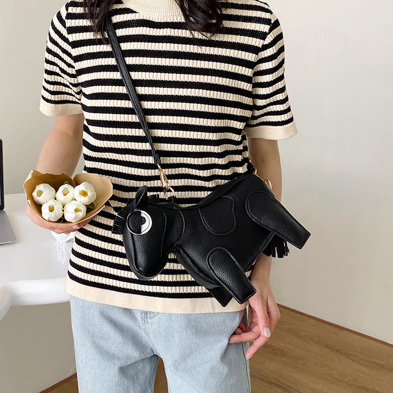 2025 new cute PU pony modeling bag shoulder bag messenger bag niche personalized women s bag
2025 new cute PU pony modeling bag shoulder bag messenger bag niche personalized women s bag