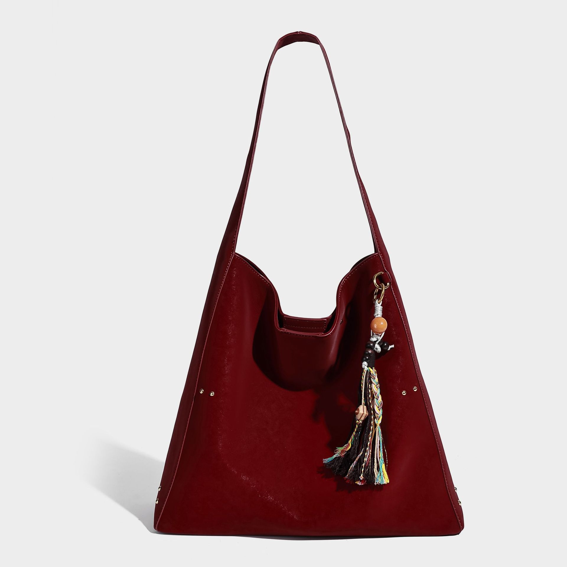 2025 Fall/Winter New Fashion Commuting Shoulder Bag, Niche Large Capacity Handbag for Women, High-End Tote Bag 34*15*32CM красный
2025 Fall/Winter New Fashion Commuting Shoulder Bag, Niche Large Capacity Handbag for Women, High-End Tote Bag 34*15*32CM красный