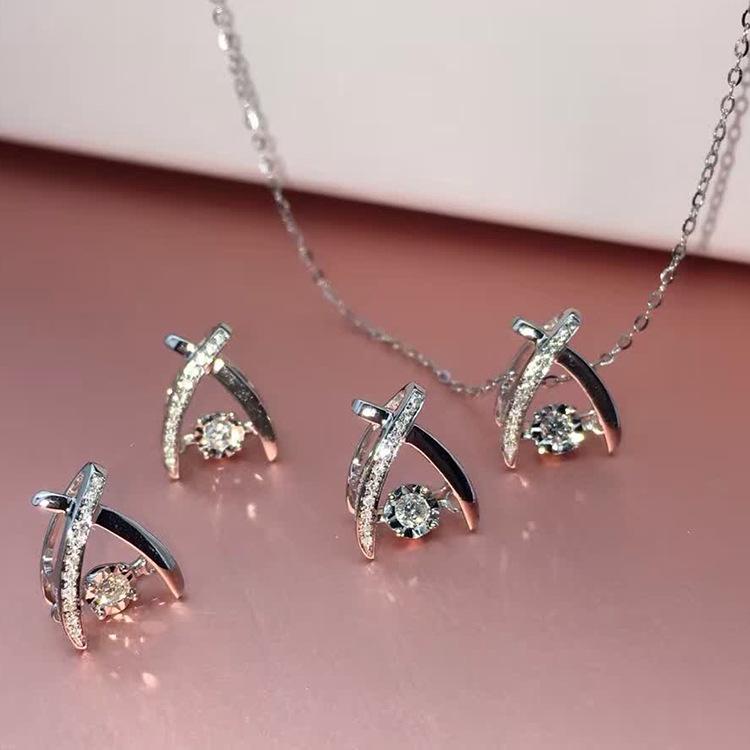 S925 Sterling Silver X-Shaped Necklace for Women - Elegant European & American Style with Full Diamond Accents, Versatile Luxury Clavicle Chain. 925 Silver
S925 Sterling Silver X-Shaped Necklace for Women - Elegant European & American Style with Full Diamond Accents, Versatile Luxury Clavicle Chain. 925 Silver