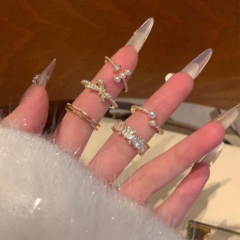 Zir*****pen ring light luxury temperament versatile index finger ring niche exquisite high-end jewelry
Zir*****pen ring light luxury temperament versatile index finger ring niche exquisite high-end jewelry