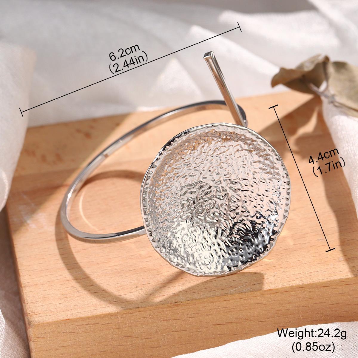 Европейский и американский металлический геометрический C-образный браслет - Высококачественные минималистичные украшения
Европейский и американский металлический геометрический C-образный браслет - Высококачественные минималистичные украшения