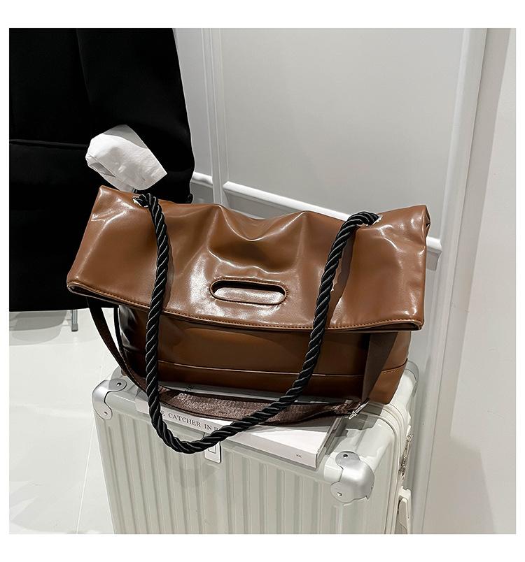 Премиальная сумка женская 2025 новая модная популярная сумка через плечо большой вместимости для поездок на работу сумка-мессенджер тоут коричневый
Премиальная сумка женская 2025 новая модная популярная сумка через плечо большой вместимости для поездок на работу сумка-мессенджер тоут коричневый