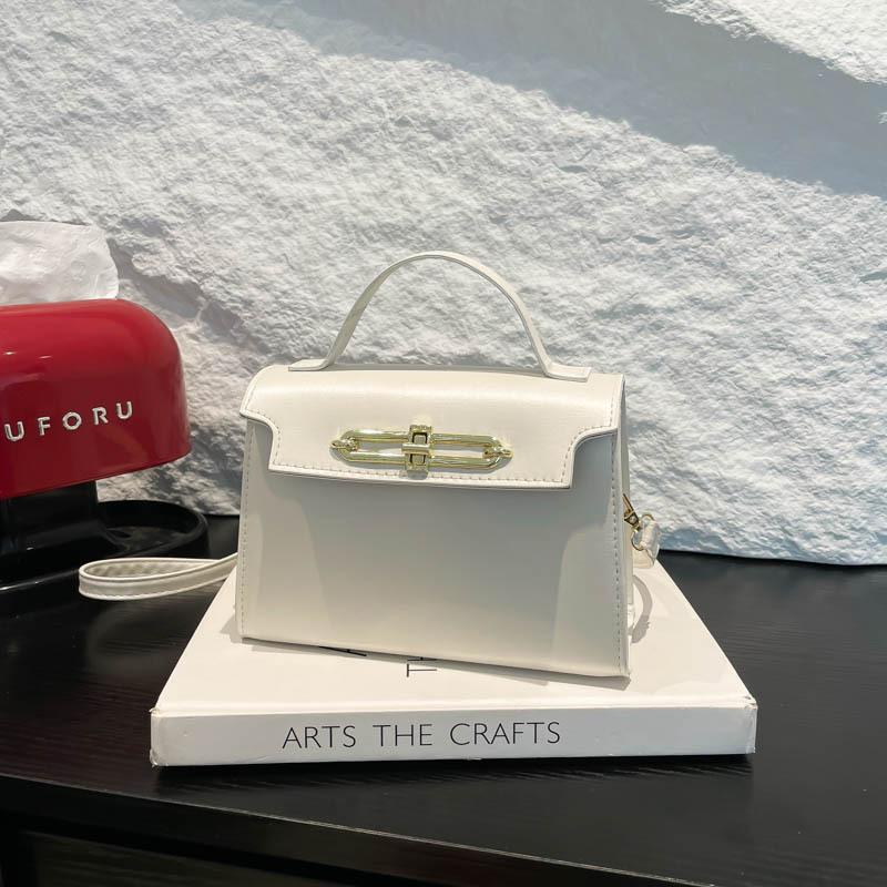 New messenger bag, beautiful niche design, high-end temperament, versatile appearance, light luxury, portable shoulder bag for women білий
New messenger bag, beautiful niche design, high-end temperament, versatile appearance, light luxury, portable shoulder bag for women білий