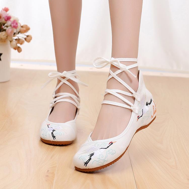 Клиренс!!! No return or exchange! Mountain crane low heel, front lace-up embroidered cloth shoes, beef tendon sole ethnic style 34
Клиренс!!! No return or exchange! Mountain crane low heel, front lace-up embroidered cloth shoes, beef tendon sole ethnic style 34