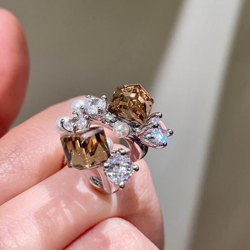 Rhinestone Pearl Arched Earrings for Autumn/Winter 2025 – Elegant Maillard Brown Crystal Ear Studs.
Rhinestone Pearl Arched Earrings for Autumn/Winter 2025 – Elegant Maillard Brown Crystal Ear Studs.