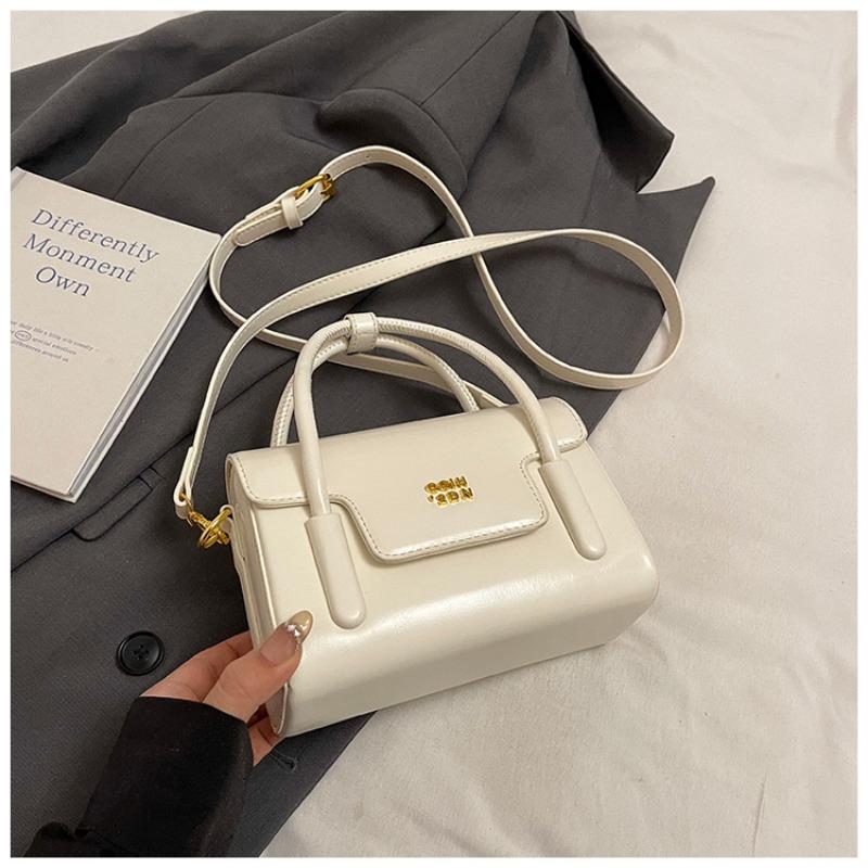 Ручная простая маленькая квадратная сумка высокого класса весна и лето новая модная сумка через плечо трендовая повседневная сумка-мессенджер
Ручная простая маленькая квадратная сумка высокого класса весна и лето новая модная сумка через плечо трендовая повседневная сумка-мессенджер