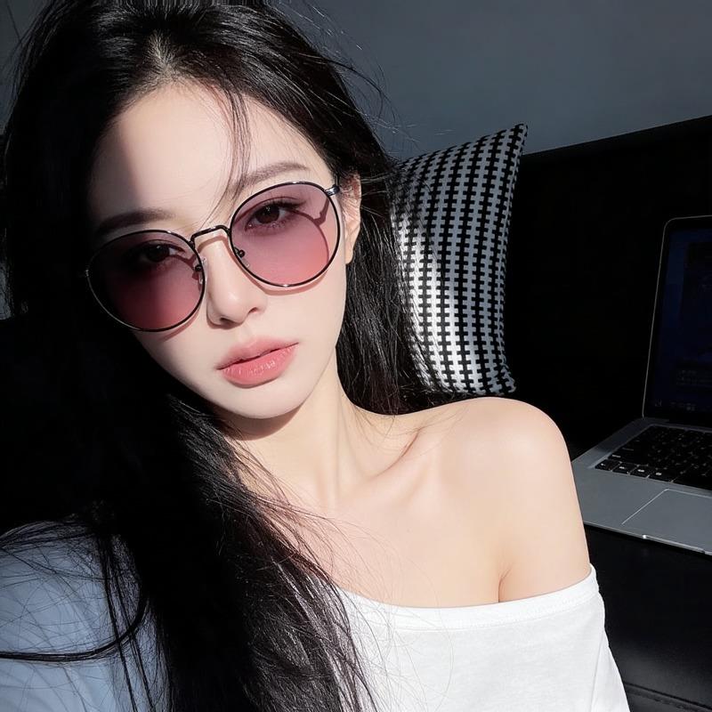 1pcs New Vintage Round Sunglasses, Ocean Lenses, Unisex Full Frame Fashion Glasses
1pcs New Vintage Round Sunglasses, Ocean Lenses, Unisex Full Frame Fashion Glasses