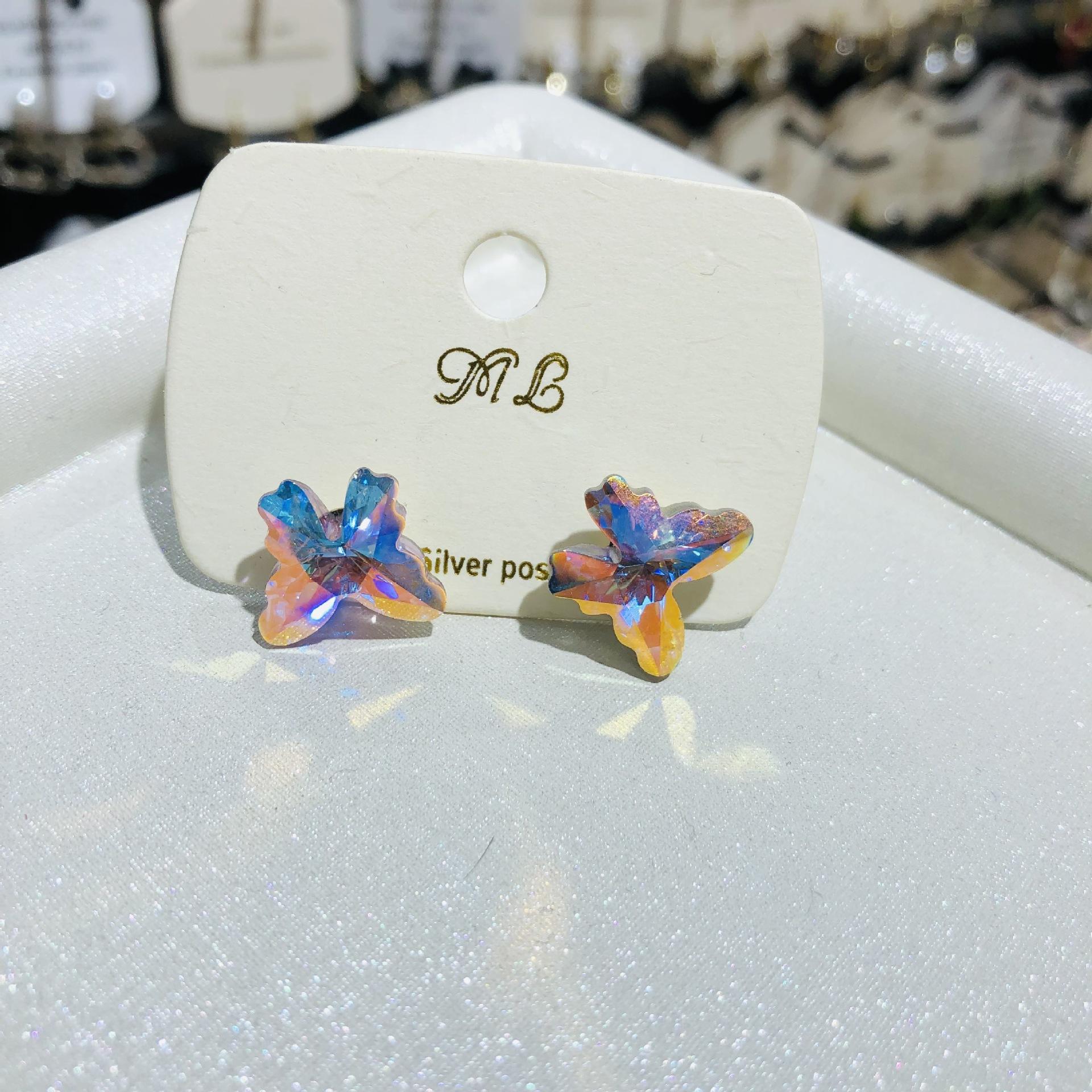 Small Butterfly Zircon Stud Earrings Women Girls Y2K Cute Exquisite Shiny Crystal Personality Fashion Ear Jewelry Accessories білий
Small Butterfly Zircon Stud Earrings Women Girls Y2K Cute Exquisite Shiny Crystal Personality Fashion Ear Jewelry Accessories білий