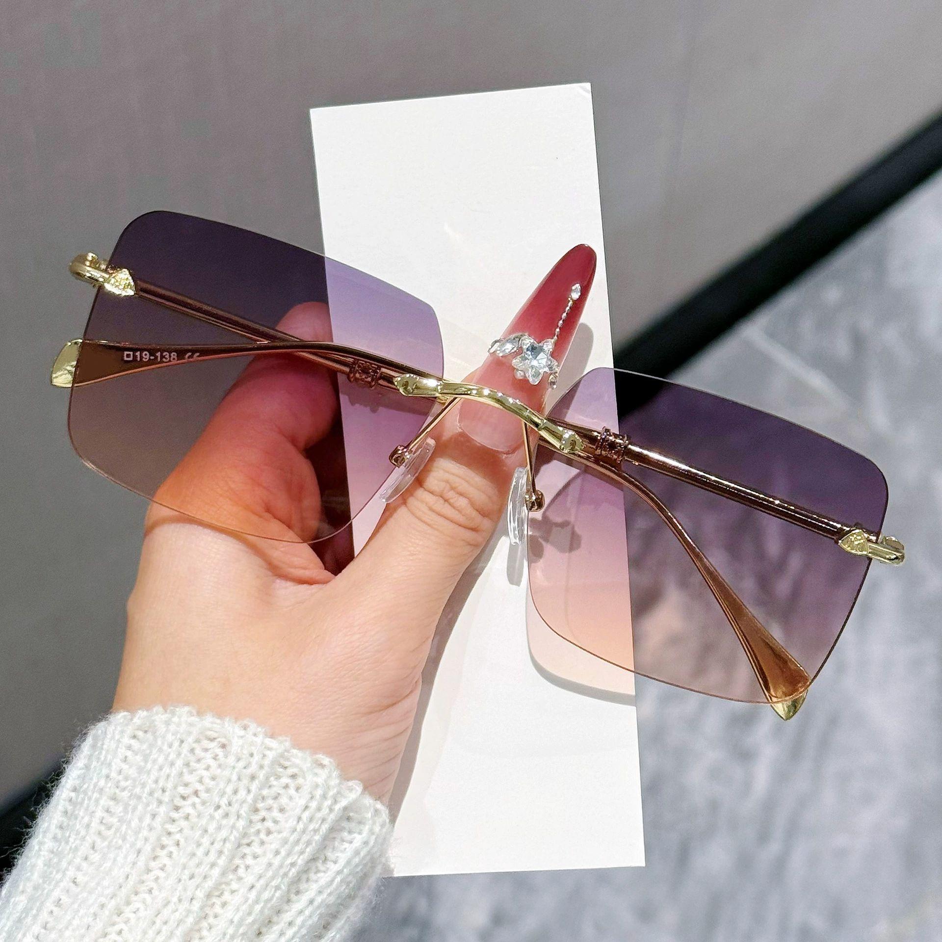 High-End Light Luxury Rimless Square Sunglasses DS-8231 for Men And Women New Style
High-End Light Luxury Rimless Square Sunglasses DS-8231 for Men And Women New Style