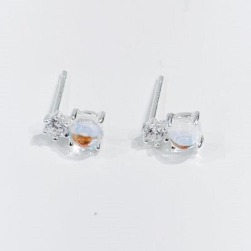 Women s Cubic Silver Aurora Stud Earrings A33377_Single Item
Women s Cubic Silver Aurora Stud Earrings A33377_Single Item