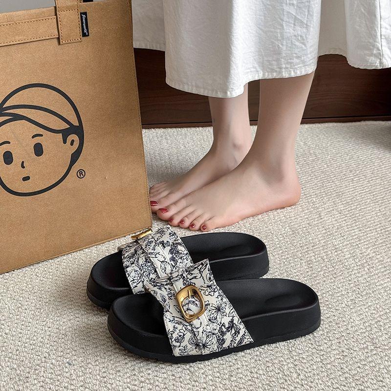 2025 new thick-soled casual cool slippers women s summer wear fashion stepping on shit seaside beach sandals one-word drag 35
2025 new thick-soled casual cool slippers women s summer wear fashion stepping on shit seaside beach sandals one-word drag 35