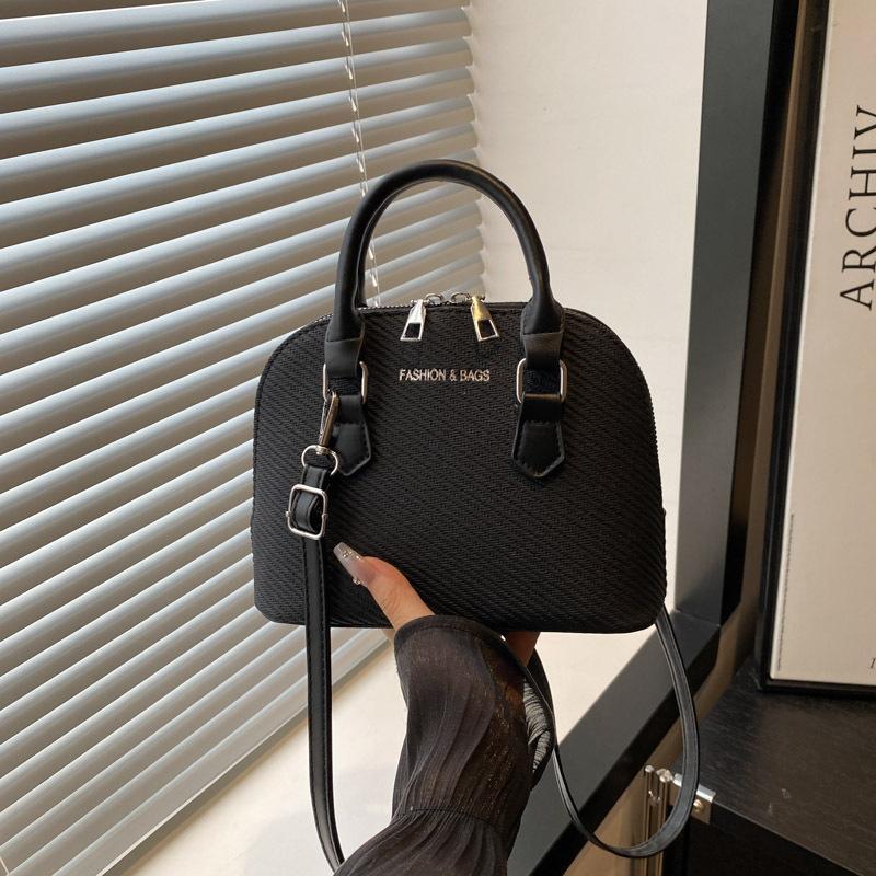 Зарубежный стиль универсальная модель 2025 года, модная текстура, темперамент, большая вместимость, сумка через плечо, женская чёрный