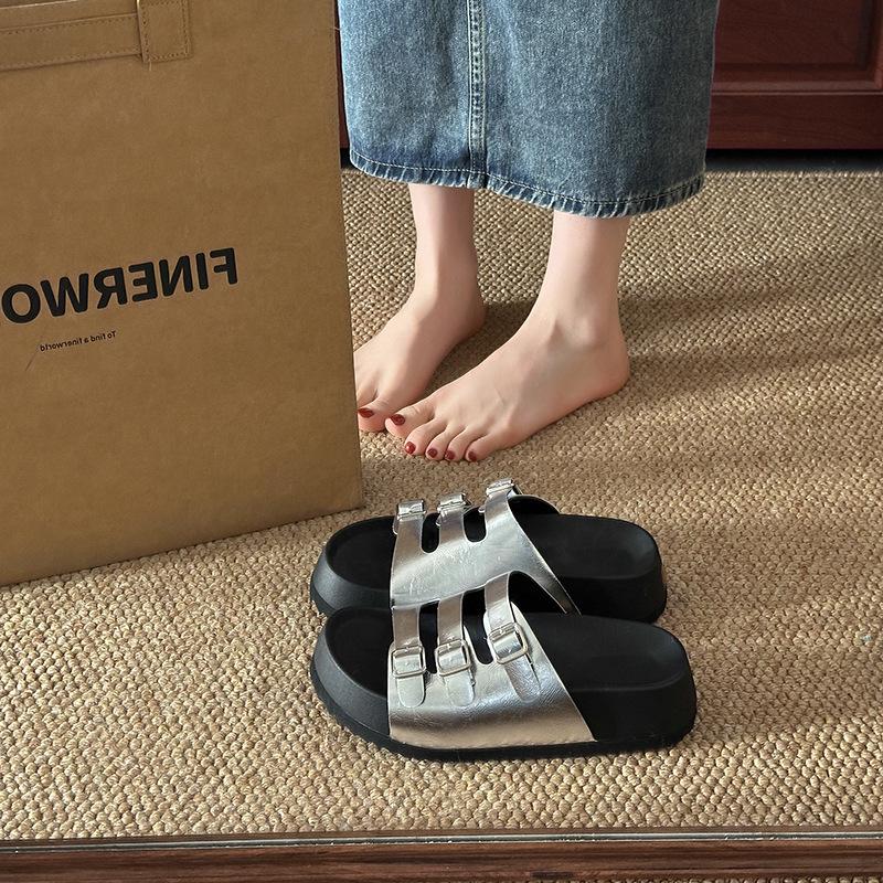 Thick-bottomed one-word slippers for women s summer wear 2025 new fashionable and versatile casual beach cool slippers 39 срібний
Thick-bottomed one-word slippers for women s summer wear 2025 new fashionable and versatile casual beach cool slippers 39 срібний