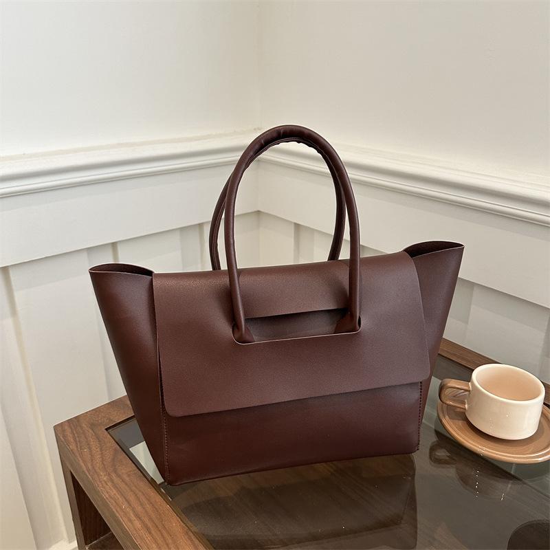 Новая модная нишевая сумка большой вместимости, женская сумка, осенняя большая сумка, ретро сумка-тоут для通勤
Новая модная нишевая сумка большой вместимости, женская сумка, осенняя большая сумка, ретро сумка-тоут для通勤