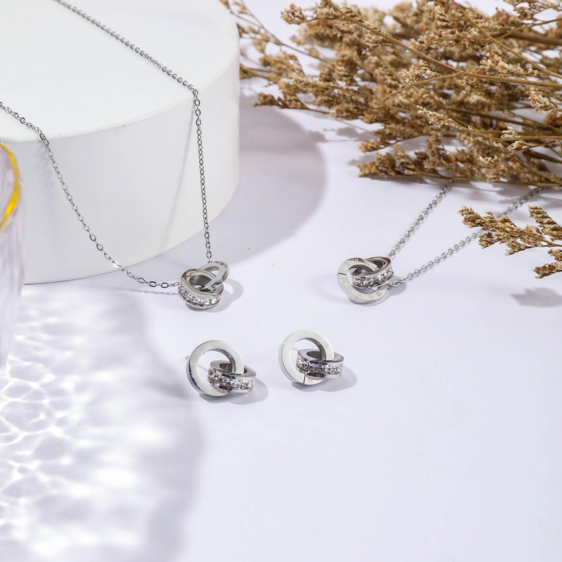 Ожерелье в цифровом формате с двумя кольцами в римском стиле из титановой стали и серебра Cechinomy
Ожерелье в цифровом формате с двумя кольцами в римском стиле из титановой стали и серебра Cechinomy