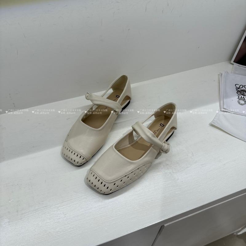 Новые дышащие туфли-лодочки с перфорацией, квадратным носком и низким каблуком для мамы 40 бежевый
Новые дышащие туфли-лодочки с перфорацией, квадратным носком и низким каблуком для мамы 40 бежевый
