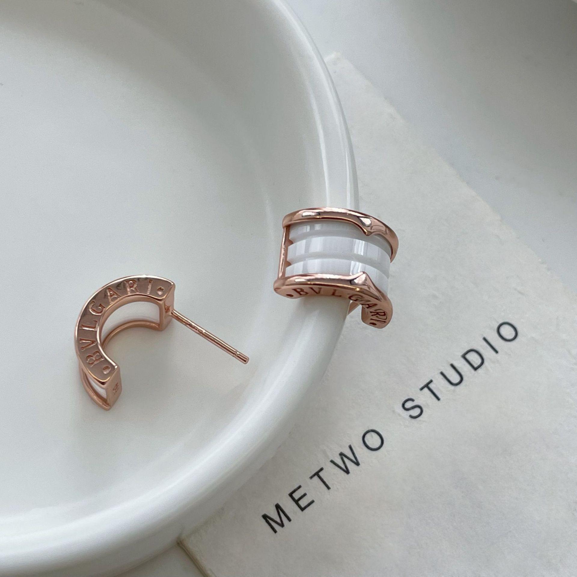 S925 Sterling Silver C-Shaped Earrings with Ceramic Studs - Japanese/Korean Luxury Style
S925 Sterling Silver C-Shaped Earrings with Ceramic Studs - Japanese/Korean Luxury Style