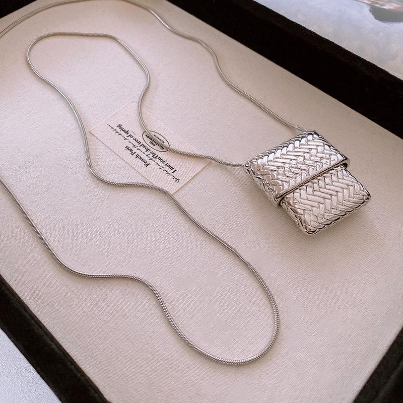 Trendy Square Woven Necklace: Celebrity Style, Versatile Clavicle Chain, Niche High-End Jewelry
Trendy Square Woven Necklace: Celebrity Style, Versatile Clavicle Chain, Niche High-End Jewelry