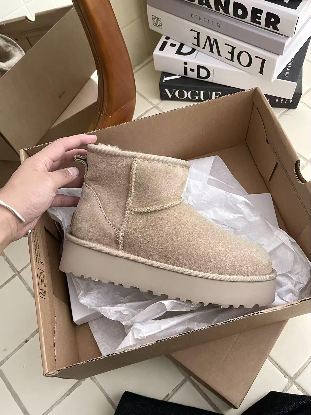Henan Sangpo Women s One-Piece Sheepskin Snow Boots, 3cm Thick Sole, Winter Style 5854 Size 35
Henan Sangpo Women s One-Piece Sheepskin Snow Boots, 3cm Thick Sole, Winter Style 5854 Size 35