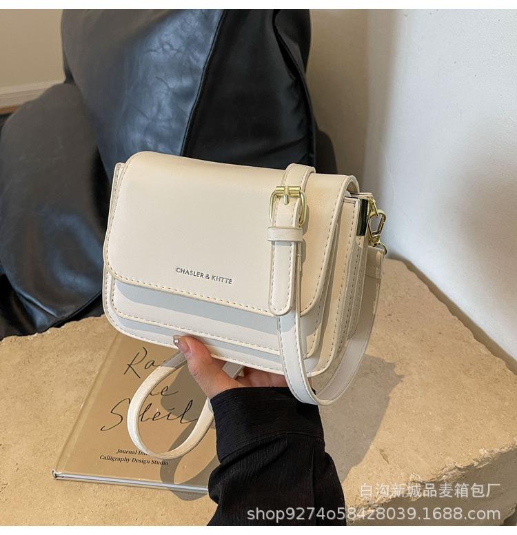 Stylish and simple mobile phone small bag women s 2025 new niche design messenger bag retro casual shoulder commuter bag
Stylish and simple mobile phone small bag women s 2025 new niche design messenger bag retro casual shoulder commuter bag