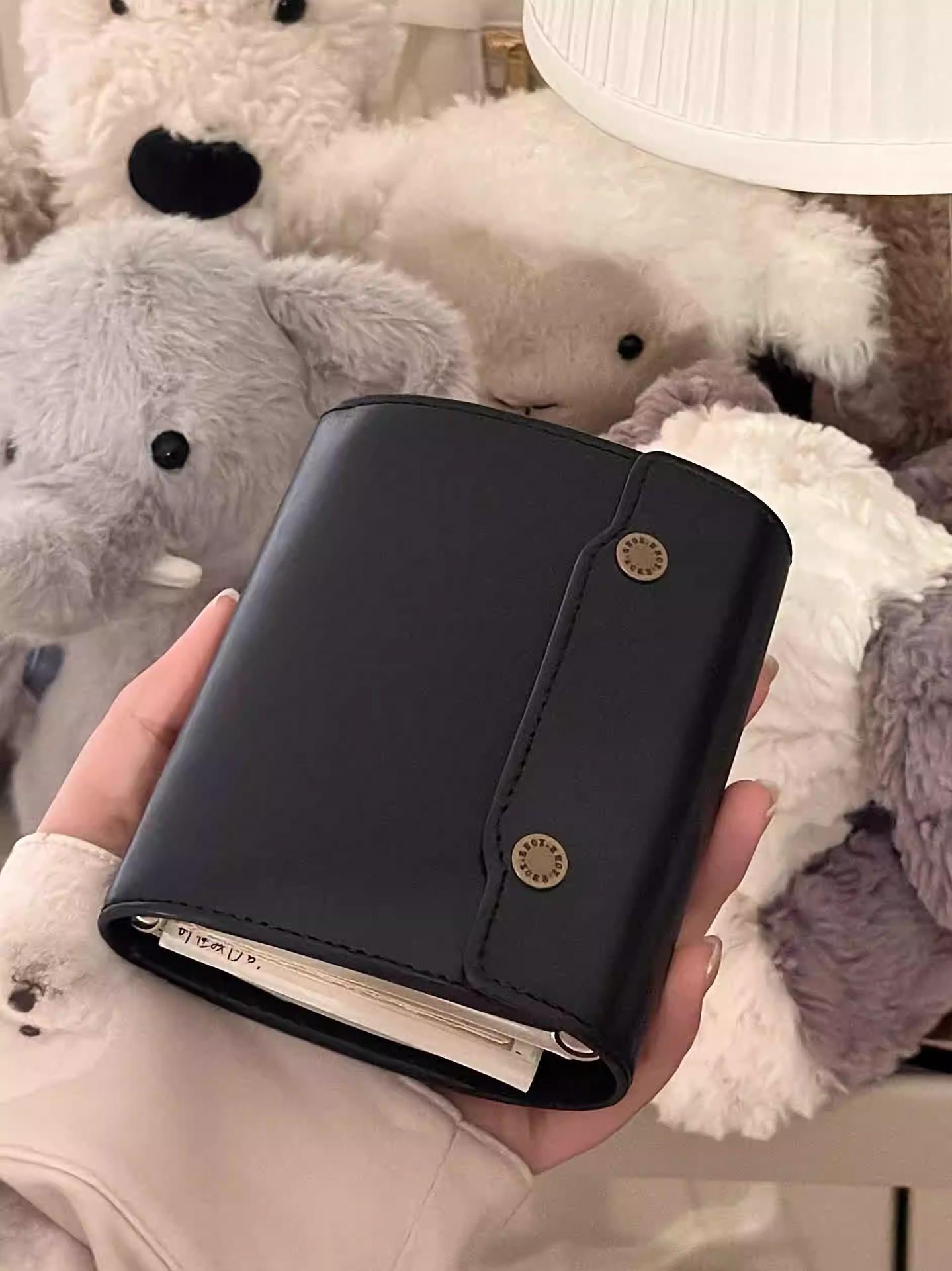 Green Leather Notebooks Portable Pocket Book M5 Loose Leaf Notebook With 60/40 Blank Inner Page Suitable For Girl Back To School Set A7
Green Leather Notebooks Portable Pocket Book M5 Loose Leaf Notebook With 60/40 Blank Inner Page Suitable For Girl Back To School Set A7