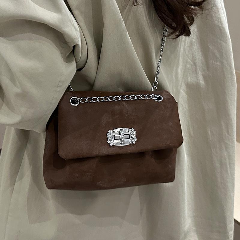 Корейская милая дочь ветер маленькая квадратная сумка 2025 новая нишевая сумка-цепочка премиальная плиссированная на плечо сумка-мессенджер
Корейская милая дочь ветер маленькая квадратная сумка 2025 новая нишевая сумка-цепочка премиальная плиссированная на плечо сумка-мессенджер