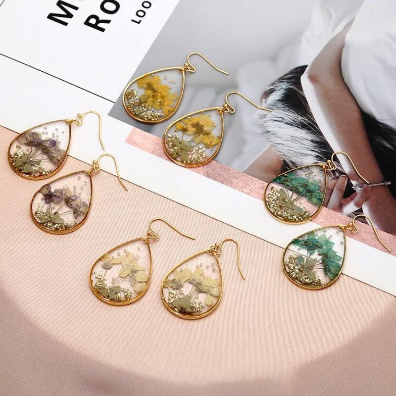 BLINGBAY женские серьги-подвески с каплями воды, настоящий цветок, сушеные цветы ручной работы, эпоксидные серьги, модные ювелирные аксессуары, современные ювелирные изделия, подарки
BLINGBAY женские серьги-подвески с каплями воды, настоящий цветок, сушеные цветы ручной работы, эпоксидные серьги, модные ювелирные аксессуары, современные ювелирные изделия, подарки