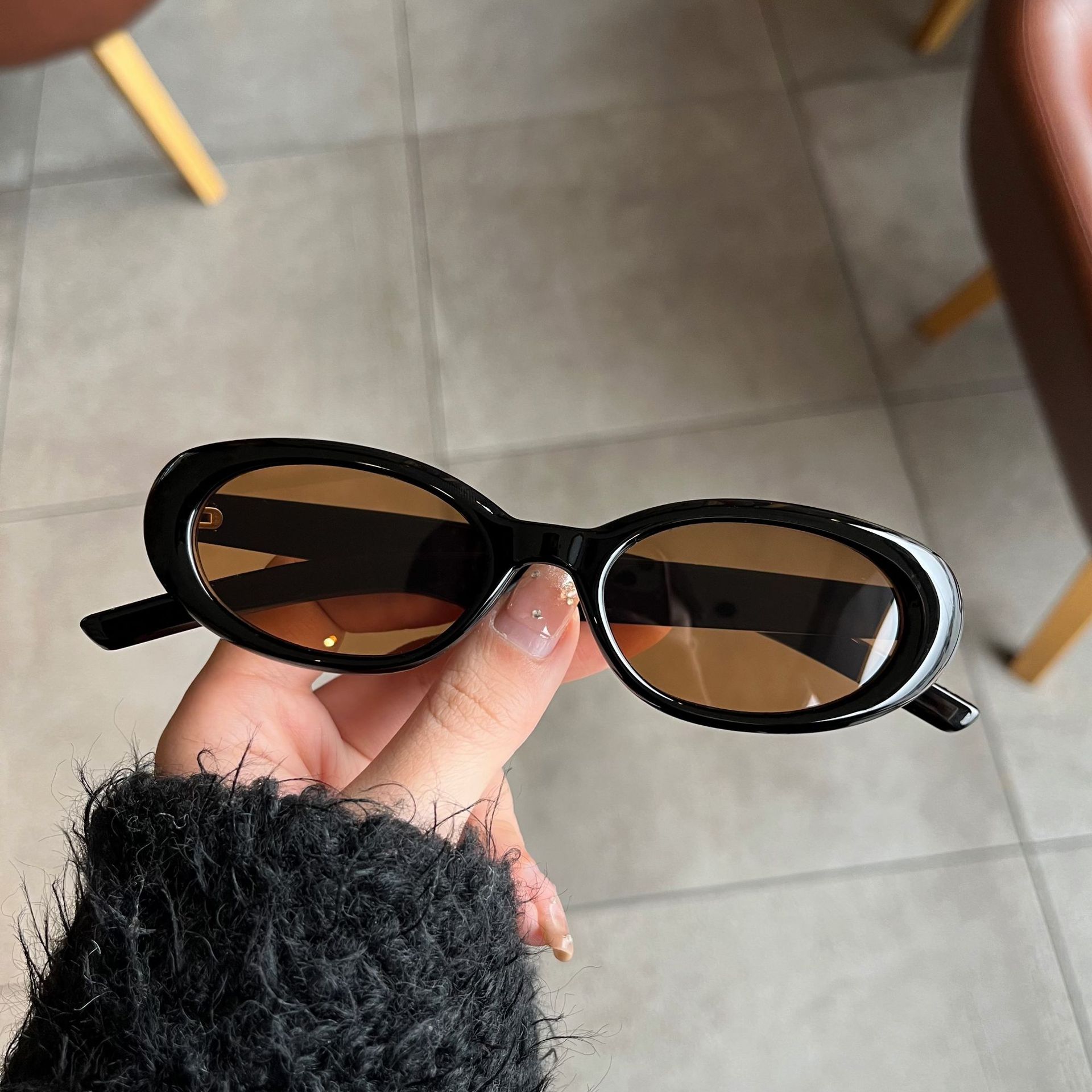 Oval Shape Sun glasses Female Retro Vintage UV400 Protection Men s Sunglasses Premium Quality-Made Women Sunglass
Oval Shape Sun glasses Female Retro Vintage UV400 Protection Men s Sunglasses Premium Quality-Made Women Sunglass