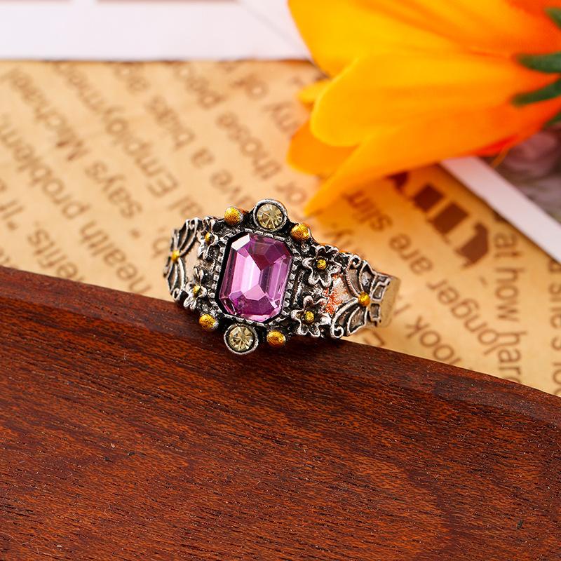 Yunjin, new retro inlaid gemstone ring, light luxury high-end fashion alloy ring for women No. 6
Yunjin, new retro inlaid gemstone ring, light luxury high-end fashion alloy ring for women No. 6