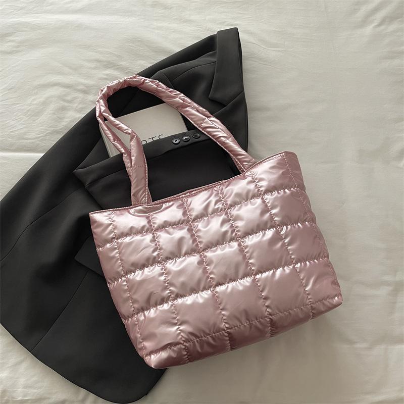 Европейские и американские ретро сумки большой вместимости, осенне-зимние новые клетчатые пуховые хлопковые сумки через плечо, простые темпераментные портативные сумки-тоут розовый
Европейские и американские ретро сумки большой вместимости, осенне-зимние новые клетчатые пуховые хлопковые сумки через плечо, простые темпераментные портативные сумки-тоут розовый