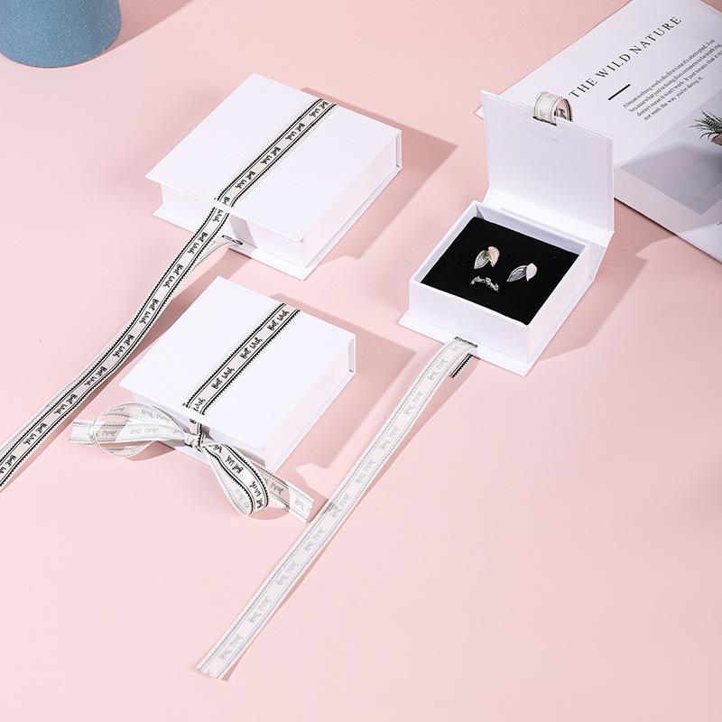 Magnetic Ribbon Flip Box for Jewelry - Necklace, Bracelet, Earrings Storage
Magnetic Ribbon Flip Box for Jewelry - Necklace, Bracelet, Earrings Storage