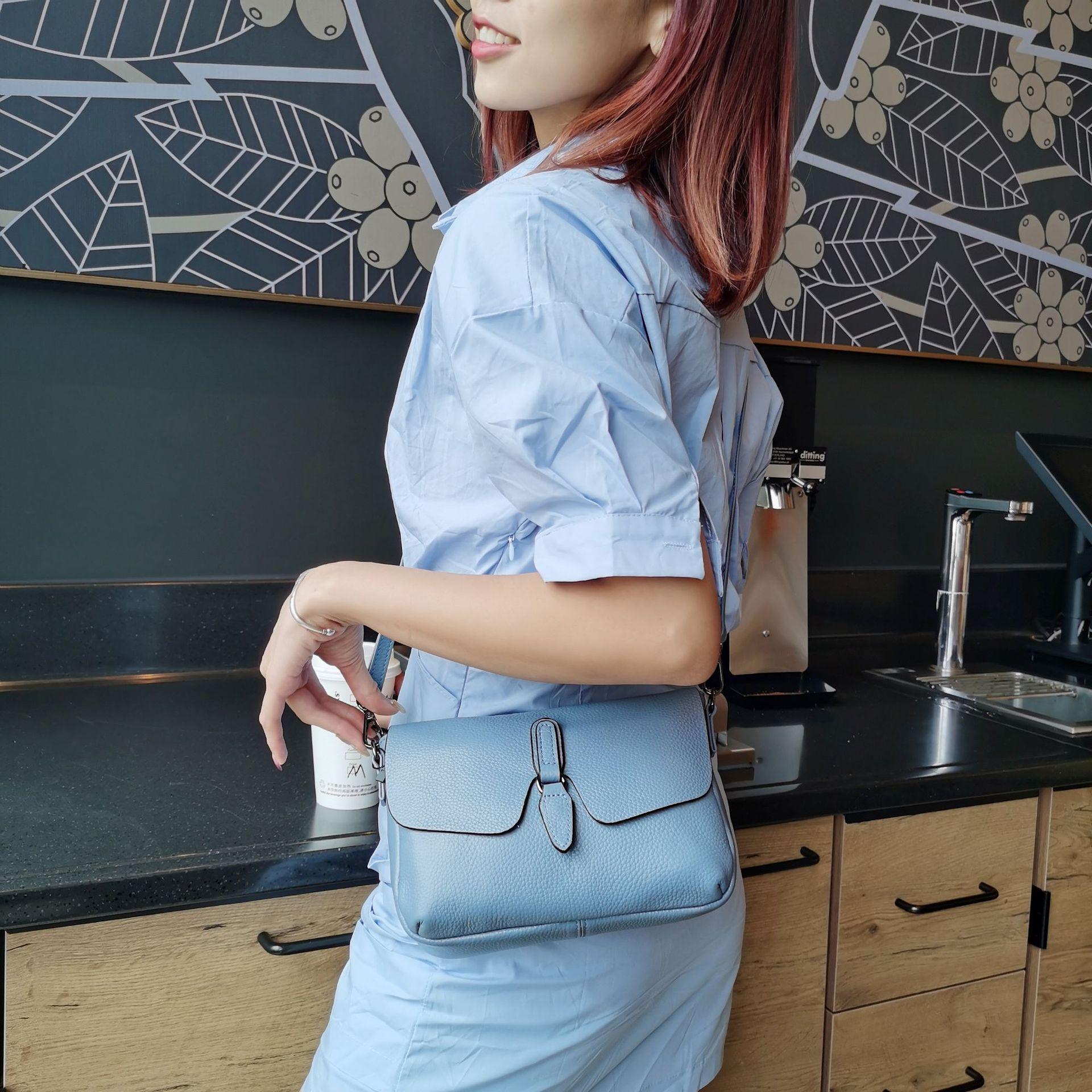 Dumpling Soft Leather Cowhide Women s Shoulder Bag - Trendy, Versatile, Commuter Underarm Bag 21x7x15 cm
Dumpling Soft Leather Cowhide Women s Shoulder Bag - Trendy, Versatile, Commuter Underarm Bag 21x7x15 cm