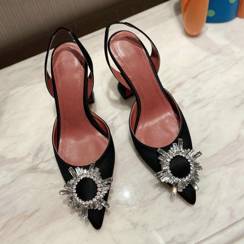 Fashion 2025 Spring And Summer Sandals Women S New All-Match Pointy Fairy Hollow Baotou Rhine-Drill Thin Heel Single Shoes High Heels 35 чорний
Fashion 2025 Spring And Summer Sandals Women S New All-Match Pointy Fairy Hollow Baotou Rhine-Drill Thin Heel Single Shoes High Heels 35 чорний