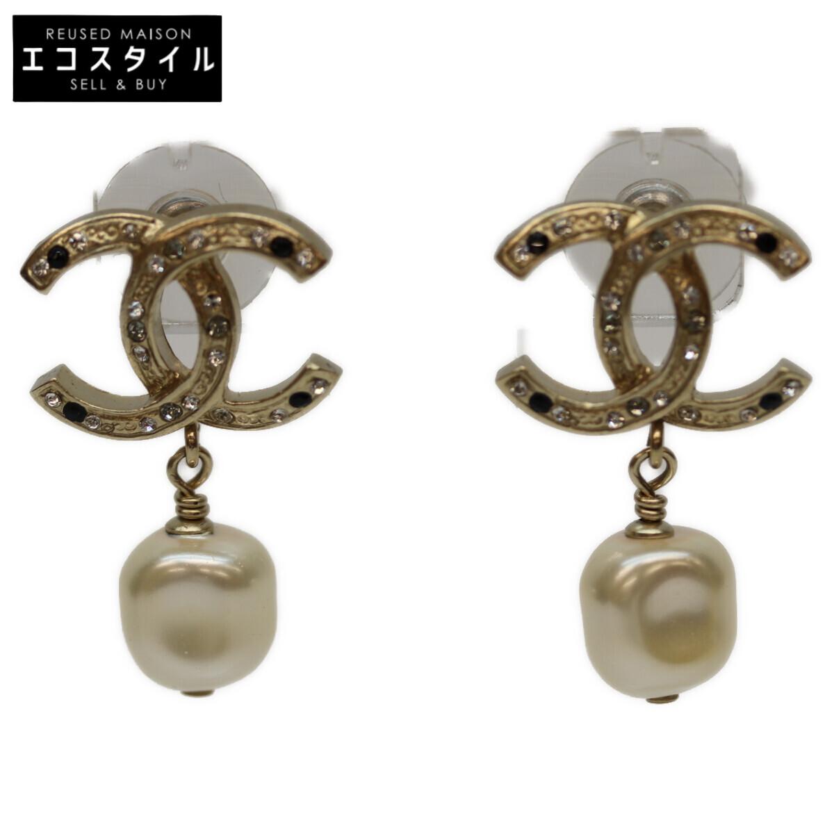 CHANEL B12A Gold Plated Rhinestone CC Logos Pearl Earrings earring goldUsed
CHANEL B12A Gold Plated Rhinestone CC Logos Pearl Earrings earring goldUsed