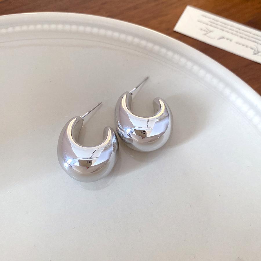 Steel needle acrylic geometric twist U-shaped stud earrings light luxury high-end earrings niche personality versatile commuter earrings
Steel needle acrylic geometric twist U-shaped stud earrings light luxury high-end earrings niche personality versatile commuter earrings