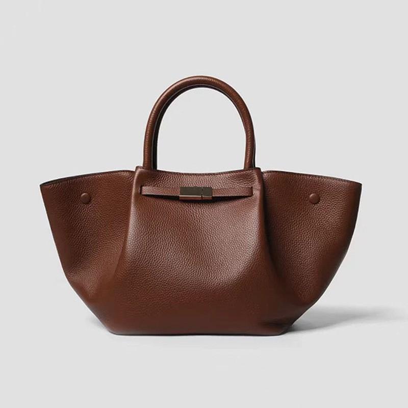 Strictly Selected Lock Bag Wing Matte Suede Portable Tote Large Capacity Lychee Pattern Shoulder Small 40x15x21
Strictly Selected Lock Bag Wing Matte Suede Portable Tote Large Capacity Lychee Pattern Shoulder Small 40x15x21