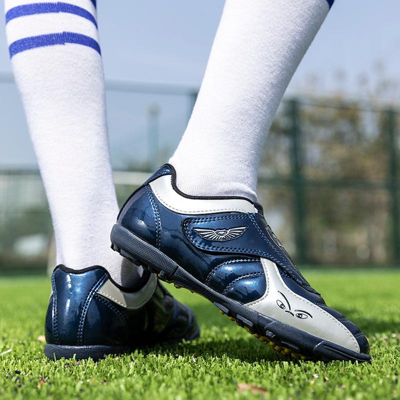 New spring and summer low-top football shoes fashion children s grass sports shoes broken nail shoes running shoes 28
New spring and summer low-top football shoes fashion children s grass sports shoes broken nail shoes running shoes 28