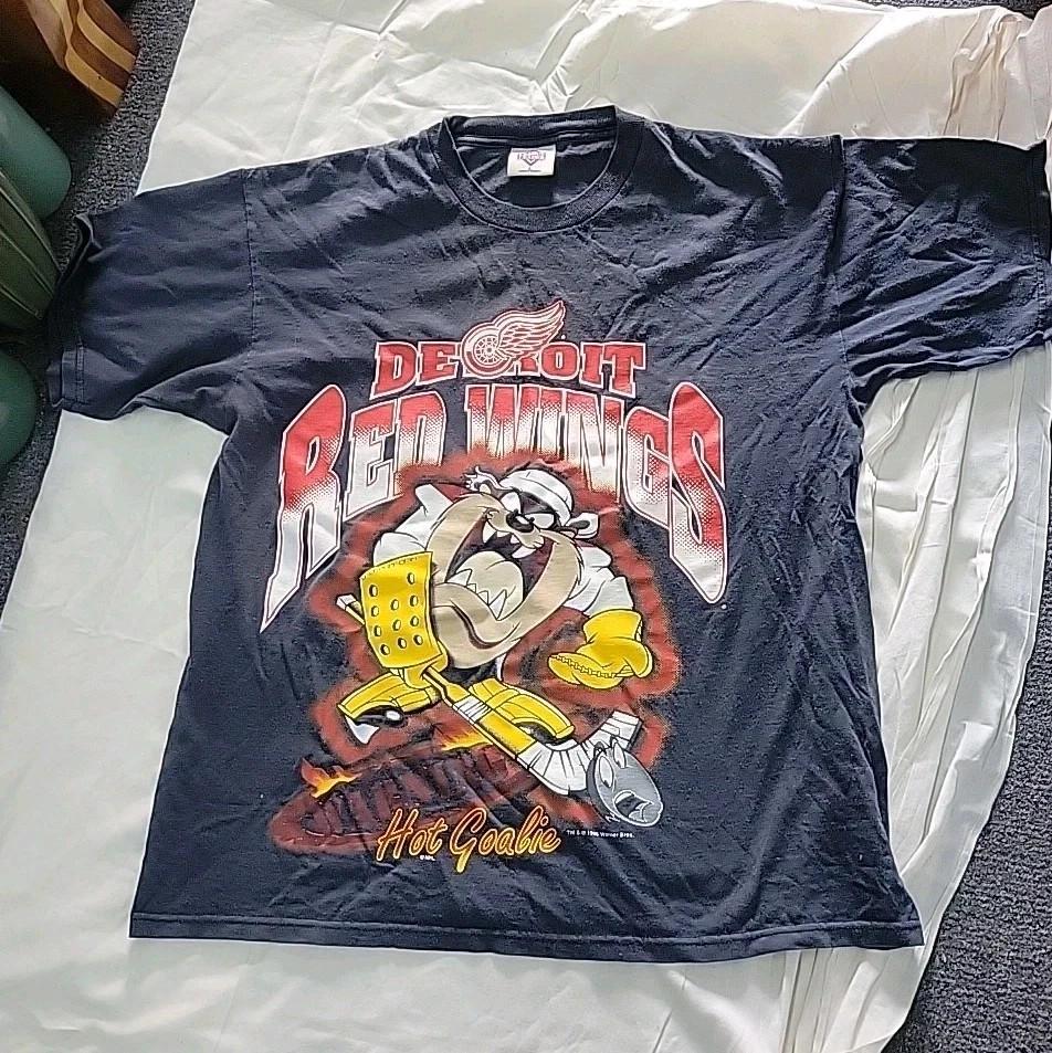 Reprint T-Shirt Vintage 90s Cartoon Hockey Goalie Fan Graphic Tee 1996 Style Unisex T-Shirt L
Reprint T-Shirt Vintage 90s Cartoon Hockey Goalie Fan Graphic Tee 1996 Style Unisex T-Shirt L