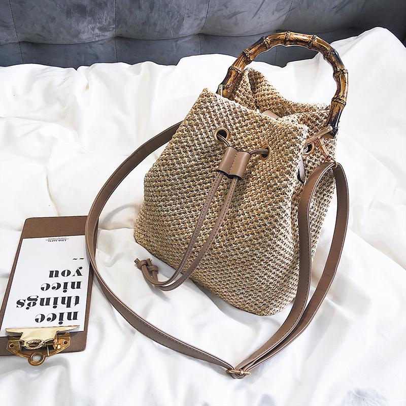 Весенне-летняя плетеная соломенная сумка в корейском стиле: Женская модная универсальная сумка-ведро на шнурке через плечо, на плечо и ручная. хаки
Весенне-летняя плетеная соломенная сумка в корейском стиле: Женская модная универсальная сумка-ведро на шнурке через плечо, на плечо и ручная. хаки