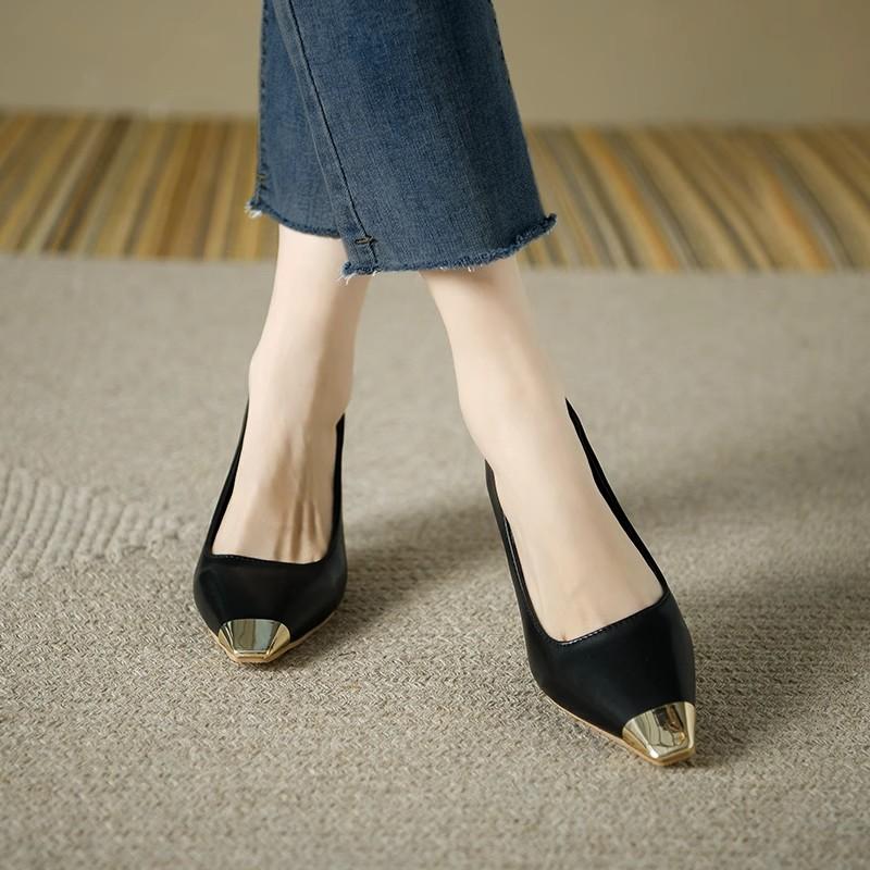 New bag head sandals women s autumn with skirt pointed high heels thick heel design sense niche single shoes 40 чорний
New bag head sandals women s autumn with skirt pointed high heels thick heel design sense niche single shoes 40 чорний