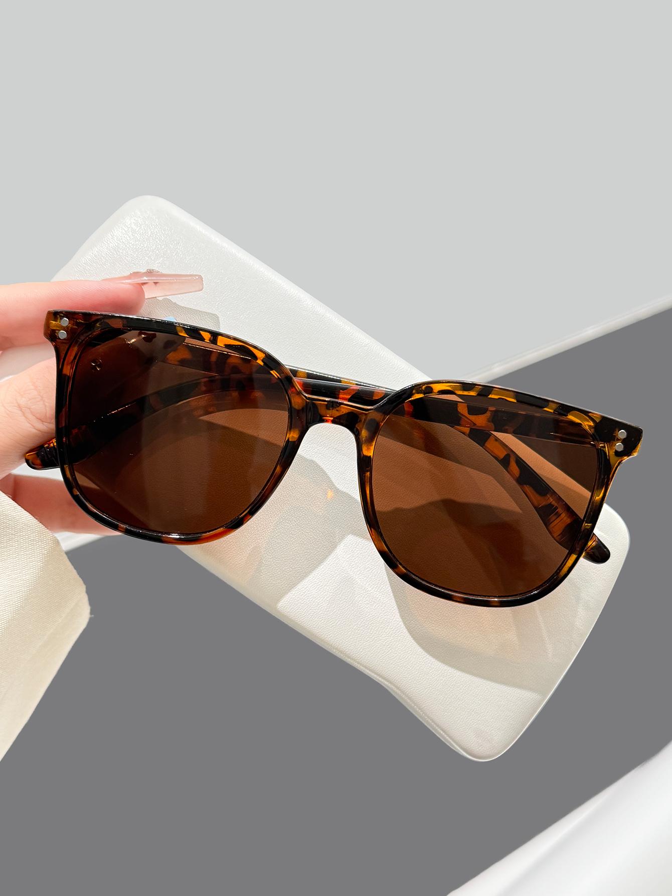1Pc Retro Fashion Square Frame Glasses, Fashionable Bohemian Style with Rivet Design, Stylish Outfit, Party Gathering
1Pc Retro Fashion Square Frame Glasses, Fashionable Bohemian Style with Rivet Design, Stylish Outfit, Party Gathering