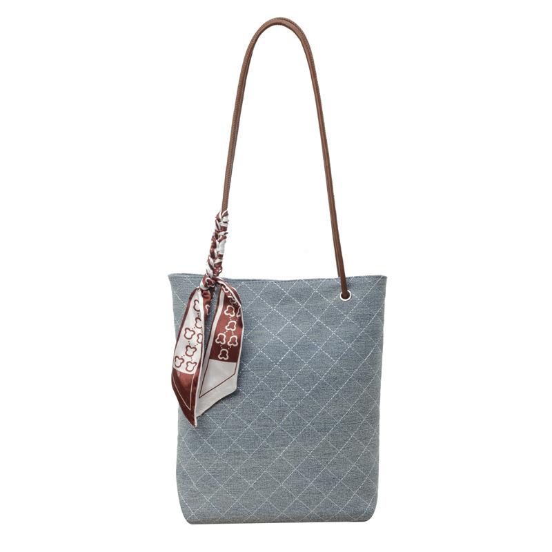 Retro fashion women s large-capacity bag 2025 spring new diamond shoulder bag premium texture tote bag women
Retro fashion women s large-capacity bag 2025 spring new diamond shoulder bag premium texture tote bag women