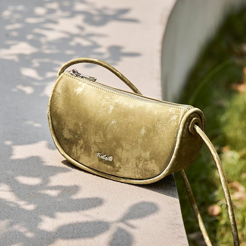 Mrs. Qiao New Chinese Style Bag for Women 2025 New Saddle Bag Women s Crossbody Bag Autumn Winter Crescent Bag Genuine Leather Women s Bag Upper Width24CM*Lower Wid оливковое зеленый
Mrs. Qiao New Chinese Style Bag for Women 2025 New Saddle Bag Women s Crossbody Bag Autumn Winter Crescent Bag Genuine Leather Women s Bag Upper Width24CM*Lower Wid оливковое зеленый