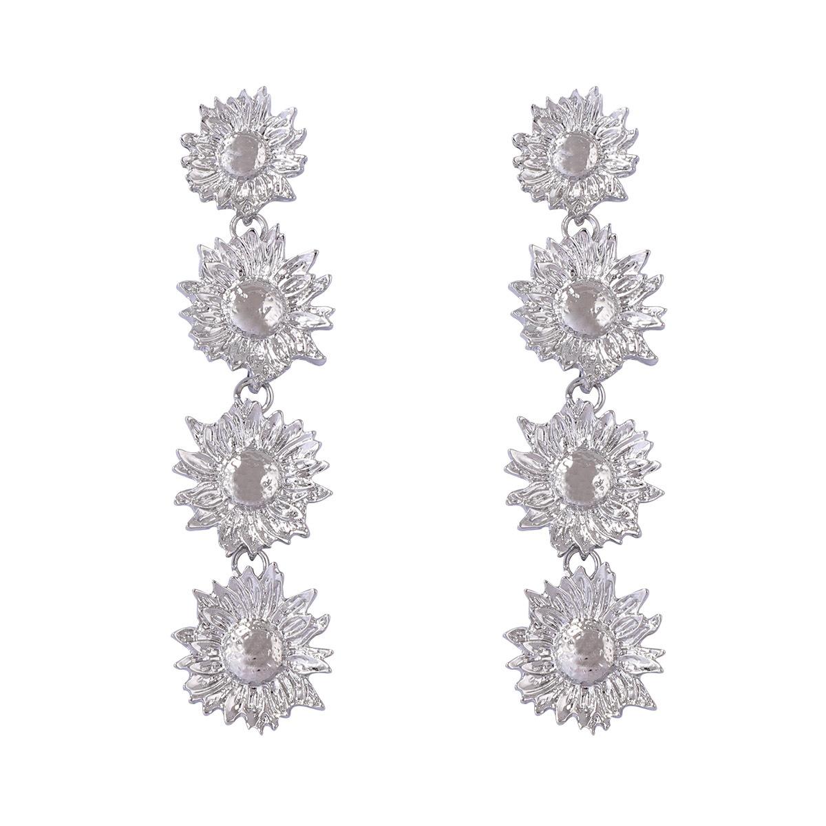 Retro and cold style, individual design sense, alloy exaggerated flower sunflower women s earrings
Retro and cold style, individual design sense, alloy exaggerated flower sunflower women s earrings