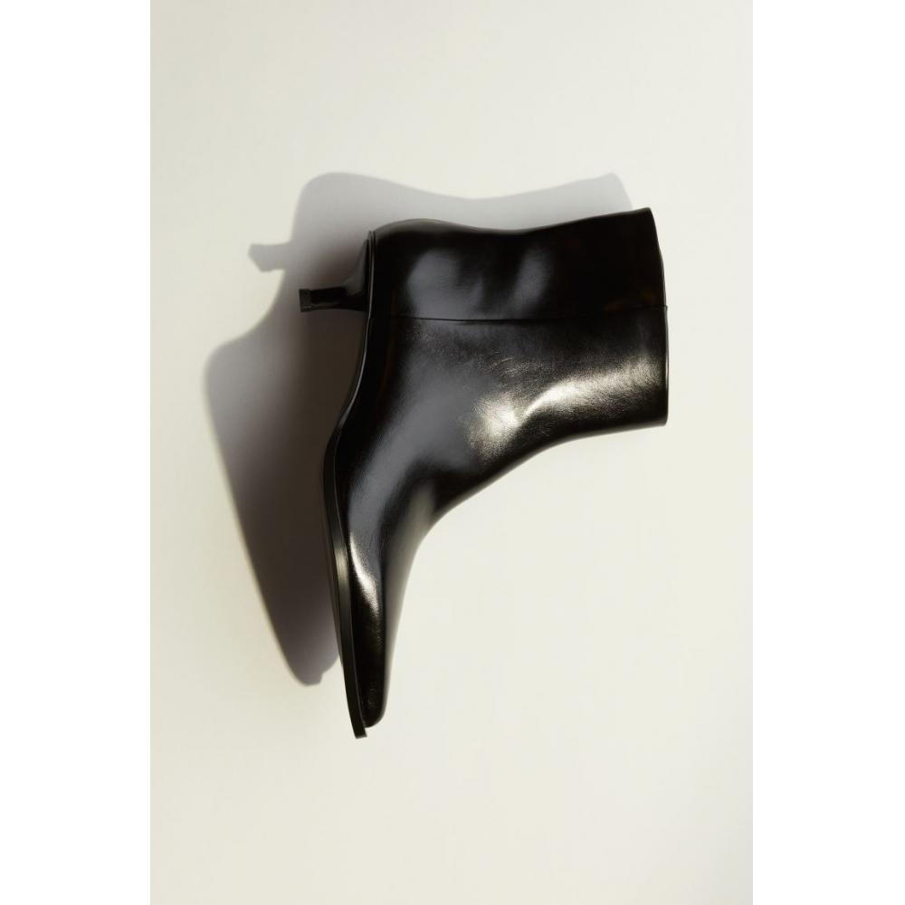 Ботильоны HM с острым носком, черные
Ботильоны HM с острым носком, черные