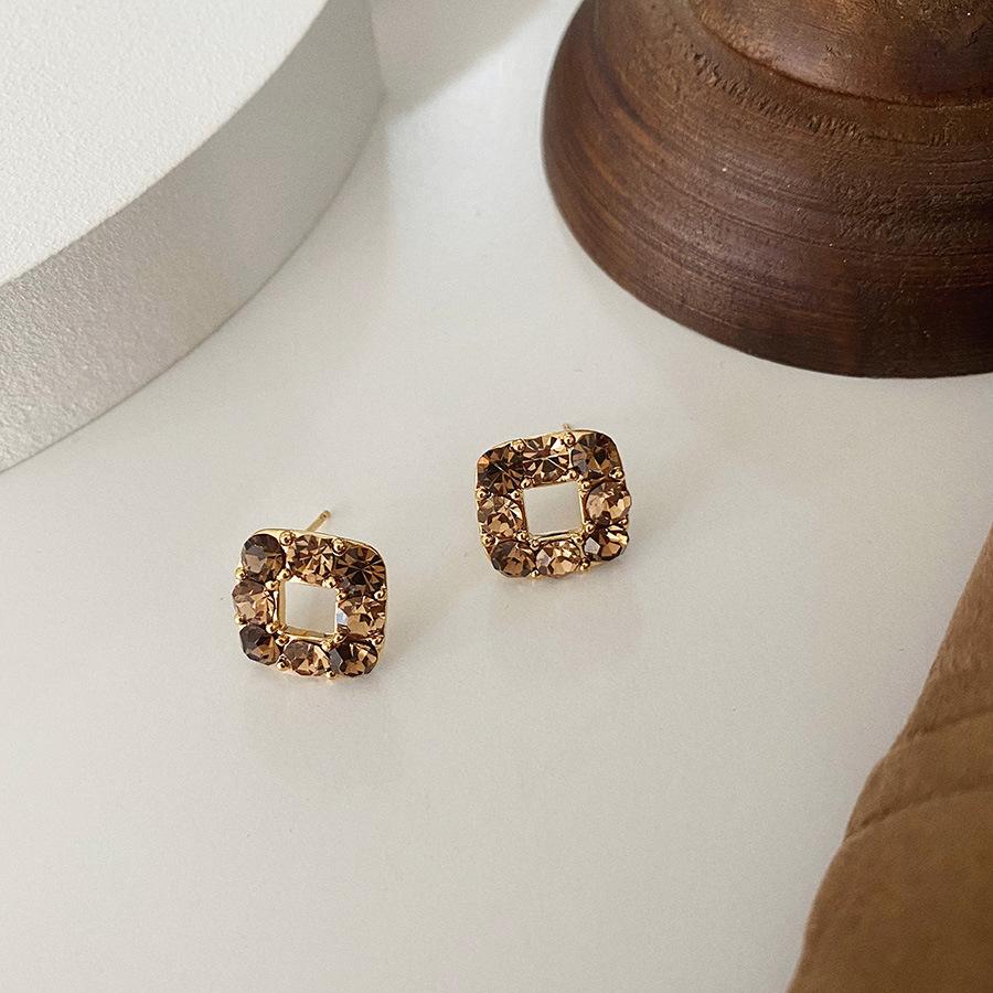 Caramel brown earrings geometric square high sense exquisite simple daily versatile temperament silver needle earrings
Caramel brown earrings geometric square high sense exquisite simple daily versatile temperament silver needle earrings