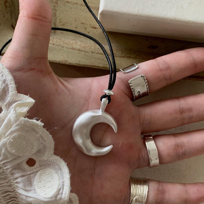 Pure silver 999 moonlight song sweater chain women s light luxury design high-end niche moon pendant braided rope necklace Pure silver
Pure silver 999 moonlight song sweater chain women s light luxury design high-end niche moon pendant braided rope necklace Pure silver