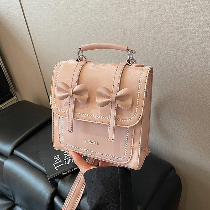 Niche design bag new retro casual backpack 2025 fashion casual college student small backpack women розовый
Niche design bag new retro casual backpack 2025 fashion casual college student small backpack women розовый