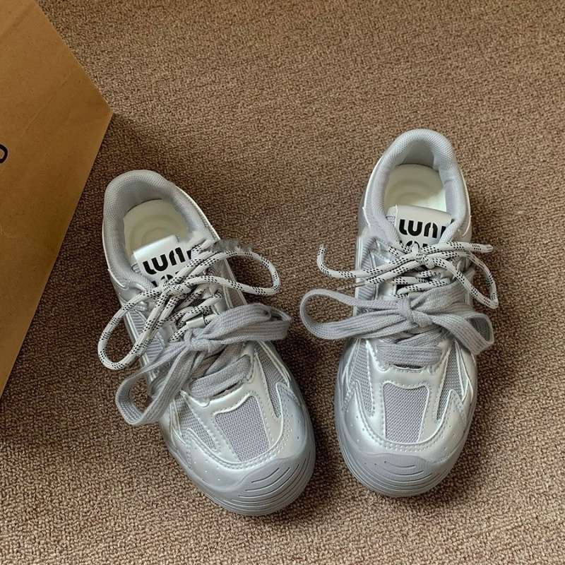 High-value niche non-collision board shoes women s 2025 new summer little white shoes ins breathable and versatile casual shoes tide 35 серый
High-value niche non-collision board shoes women s 2025 new summer little white shoes ins breathable and versatile casual shoes tide 35 серый