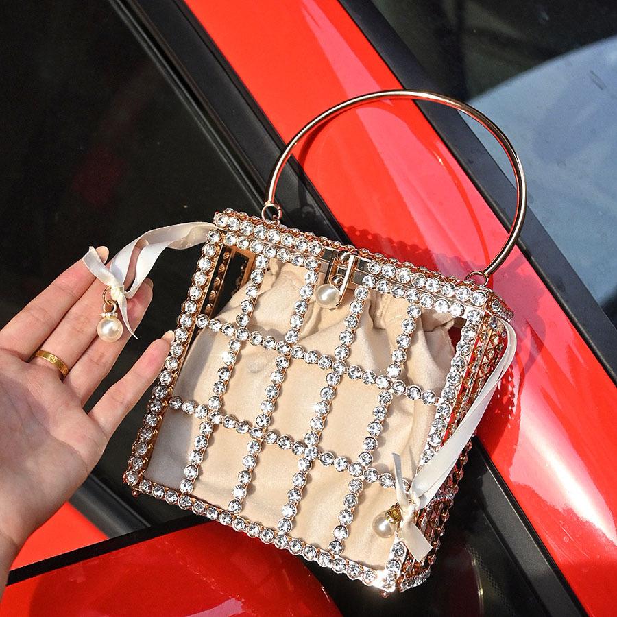 Diamond-encrusted birdcage pearl diamond bag dinner party metal vegetable basket bucket messenger bag
Diamond-encrusted birdcage pearl diamond bag dinner party metal vegetable basket bucket messenger bag